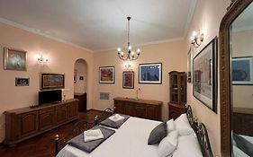 Amoret Apartments